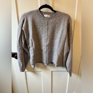 Gilli Womens Heather Grey Round Neck Long Sleeves Pullover Sweater Size small